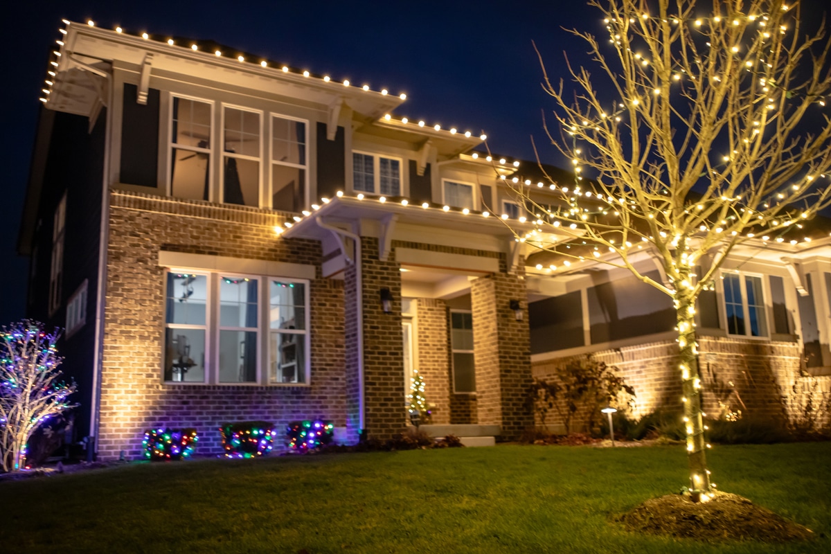 Professional Holiday Lighting Installation: 5 Signs of a Bad Job